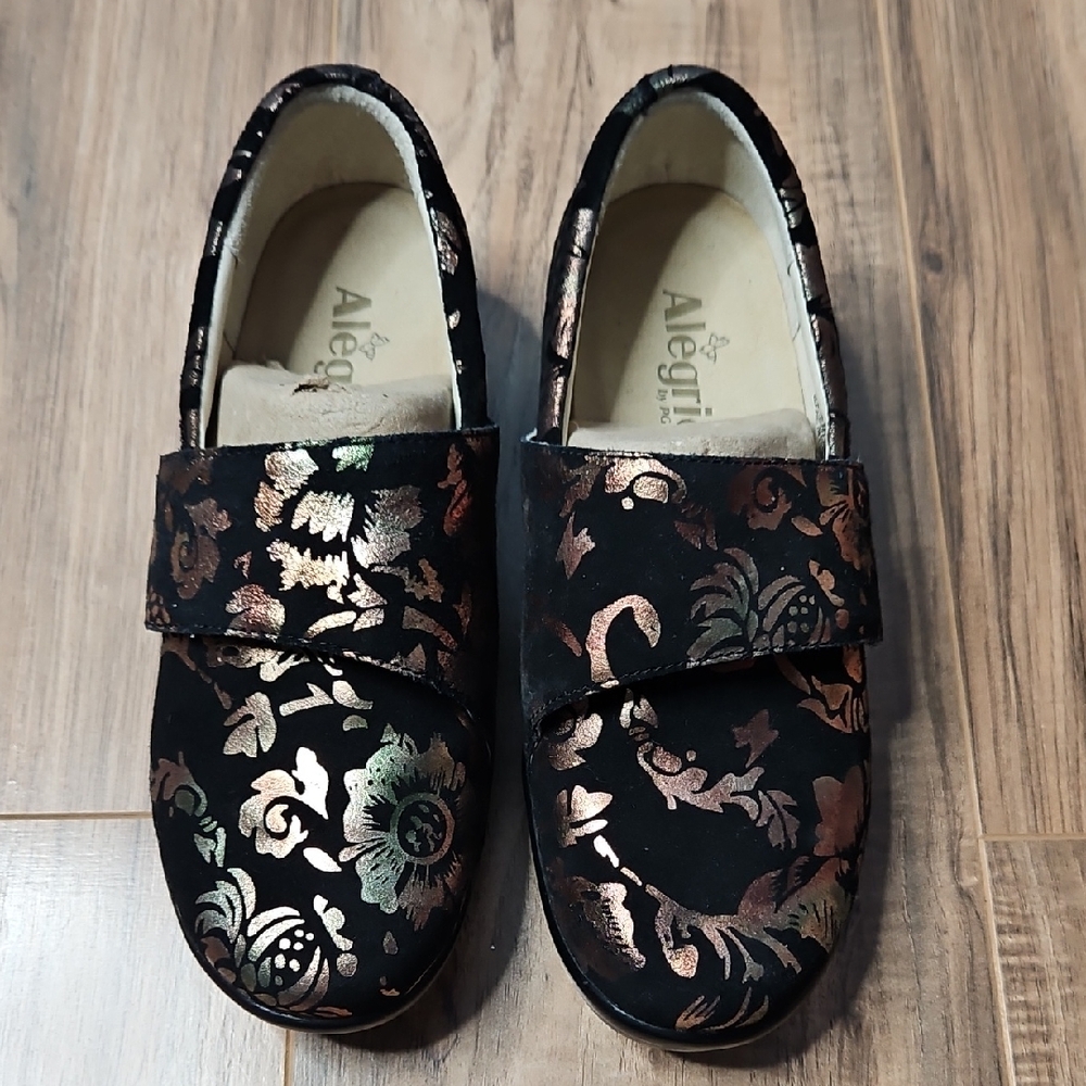 Alegria Lauryn Black Rose Gold with Green Metallic Floral Accents Clogs Size 38
